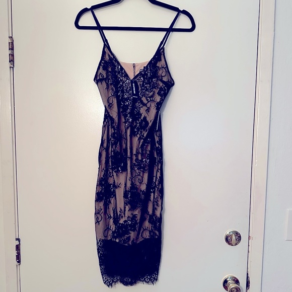 Express sequin lace midi dress - Picture 2 of 4